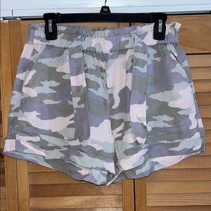 Aerie Camouflage Women's Cargo Shorts - Pink and Green